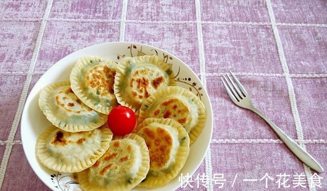 菠菜|超简单的快手早餐，饺子皮馅饼，咸香酥脆，浓郁多汁，超美味！