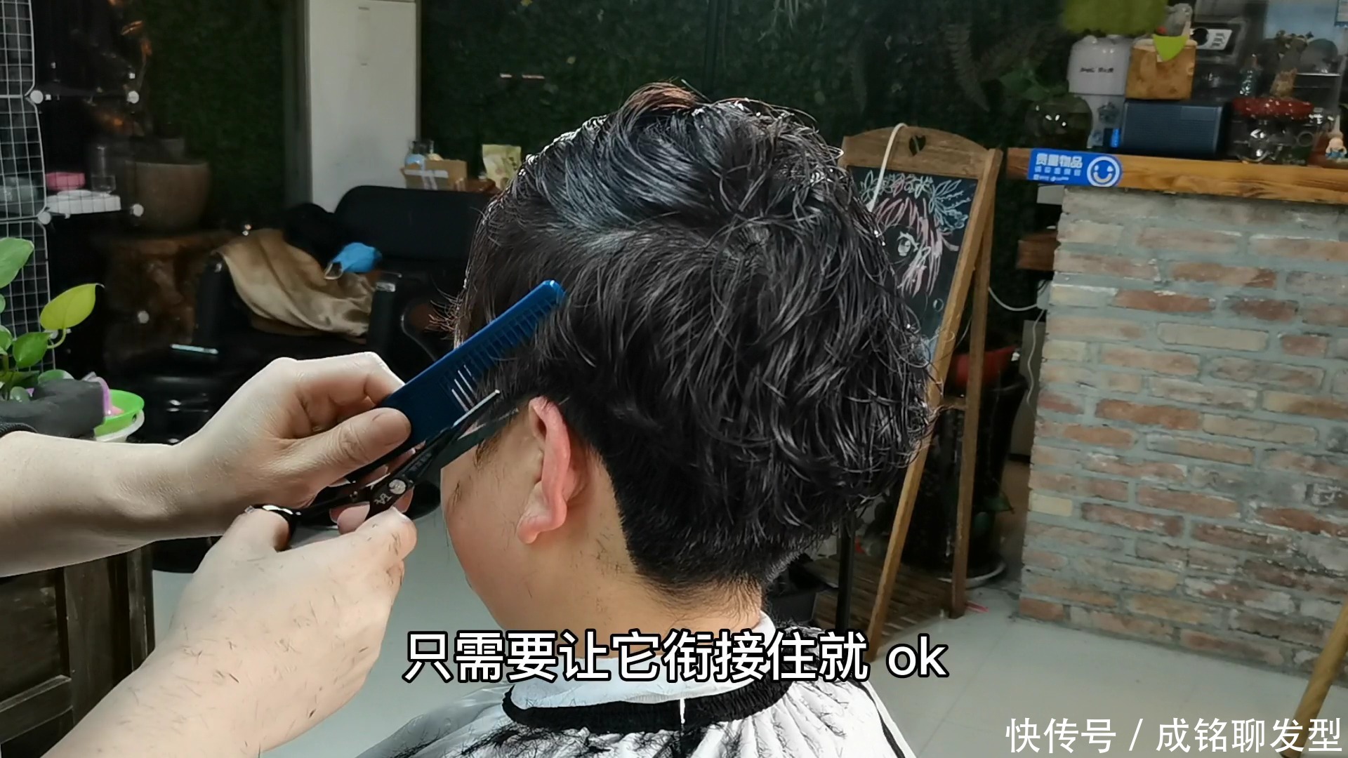 50岁女人短发这样做,发根蓬松烫+发尾纹理烫,减龄干练又显气质