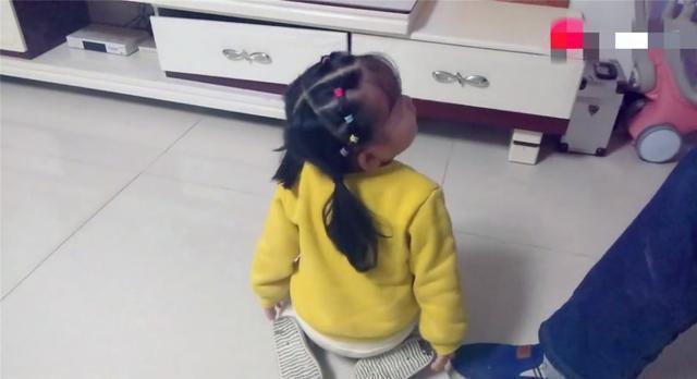 画风|小情人死活不吃饭,爸爸怒拎“扫帚”冲进屋,随后画风让人笑喷