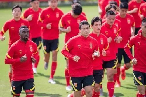 野牛|凌晨0點(diǎn)，上海足球記者做出爭議表態(tài)：阿蘭野牛很意外，球迷罵聲一片