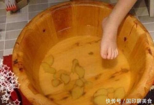 事項|生姜水洗腳有什么好處?泡腳有什么注意事項?這回全清楚了!