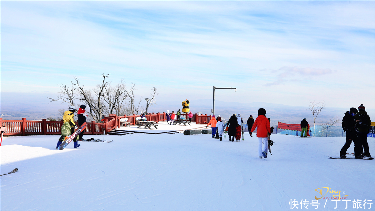 滑行|雪对南方人是个奢侈词，在长白山百年丛林中滑行，身临异域国度中