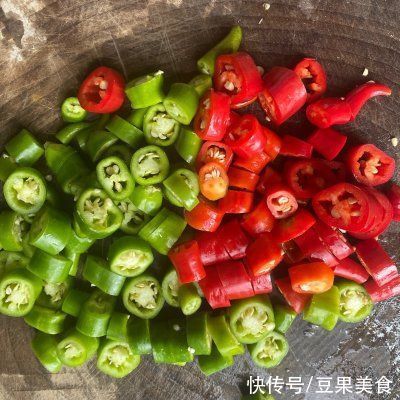 做法|你干锅猪头肉的正宗做法，简单几步，越吃越上瘾