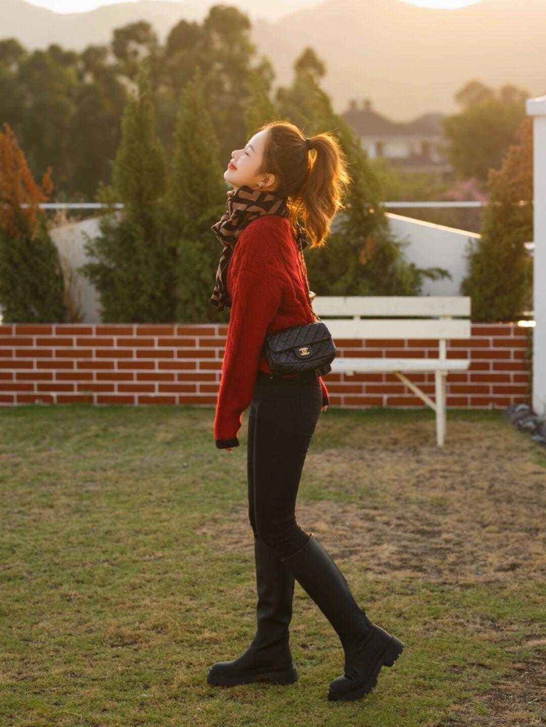 穿搭|今年流行红色毛衣,搭配半裙,裤子都气质,简约还高级