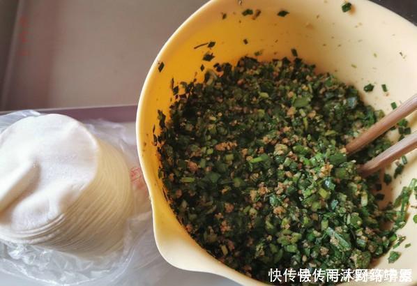 包韭菜饺子，别再加鸡蛋和猪肉！换成它，更鲜更香，很多人没吃过