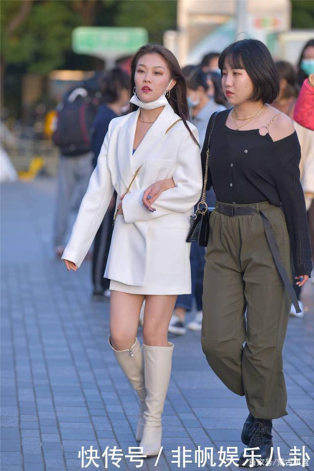 米色的长靴|秋天的米色长靴,不是过膝的款式,搭配出清新的时尚美