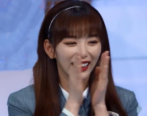 虞书欣逆袭成第一名时,其他人都在鼓掌欢迎,唯独林小宅与众不同