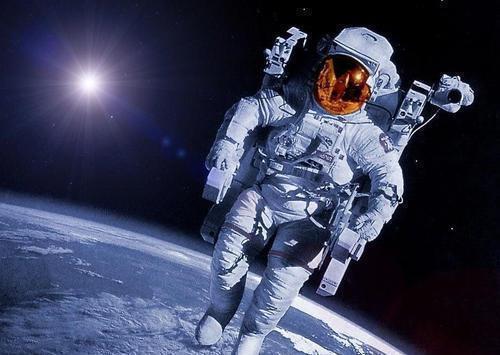 当年杨利伟上太空,为何要带把枪苏联宇航员的惨痛教训不敢忘