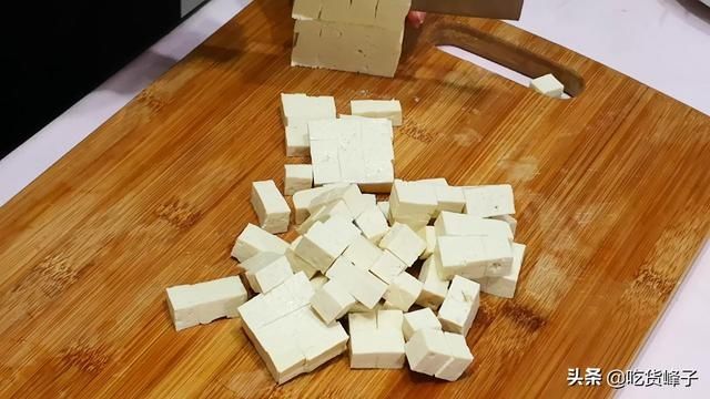 蒜苔和豆腐一起做,原来这么好吃,我家早餐3天2头做,孩子特爱吃