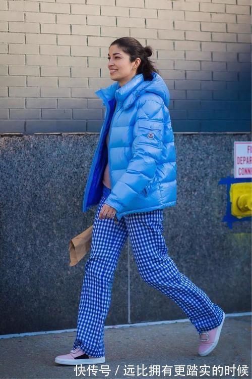 饱和度|不管是大衣还是羽绒服,尽量别穿这3个“颜色”,不耐看也不耐穿