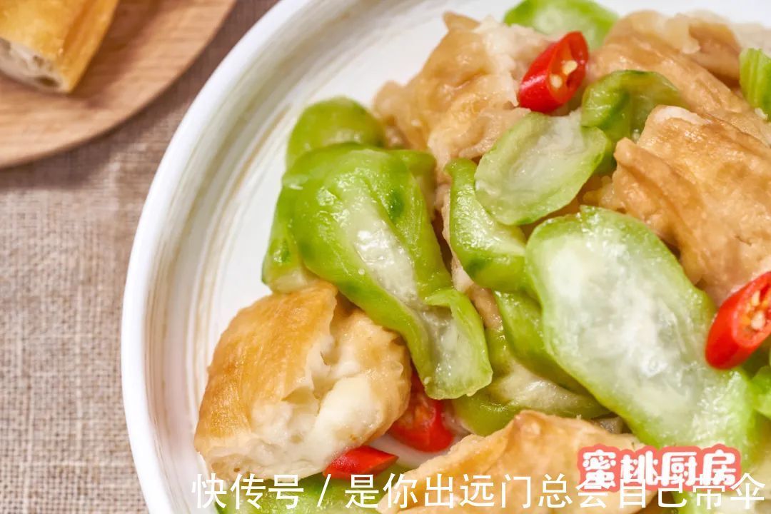 吃不完的油条有救了,简单一炒,全家都爱,清爽开胃!
