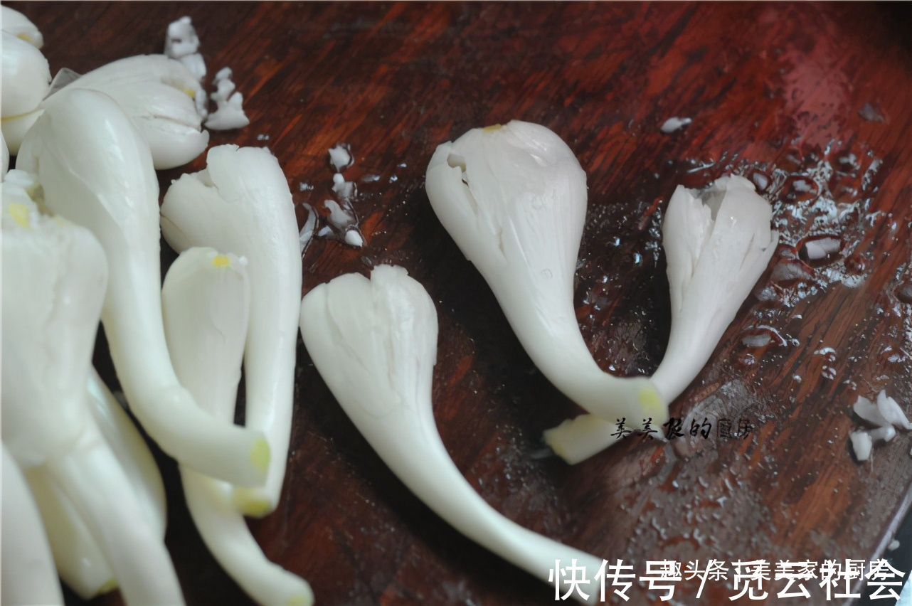 集市上碰到此物别手软,一次买10斤,拌一拌就能吃,爽脆开胃!