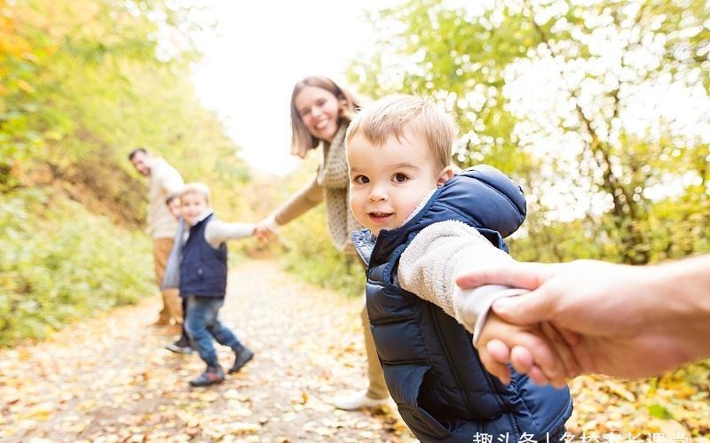 家庭教育|孩子的教养,主要来源于家庭教育,父母一定不能偷懒