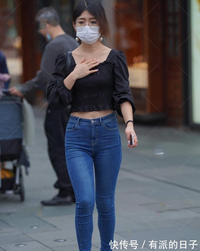 穿搭 轻松随意的瑜伽裤穿搭增加成熟魅力,展现迷人体态,俏皮减龄!