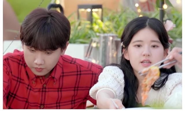 反差萌|赵露思狂吃肥肉不怕发胖，自曝吃蒜拍吻戏，连漱口水都去不了口气