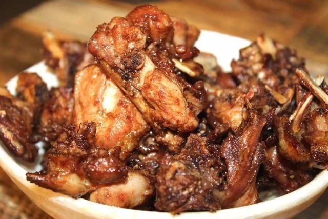 鸡的这个部位被南方人丢掉,却在北方人夜市成为抢手货,供不应求