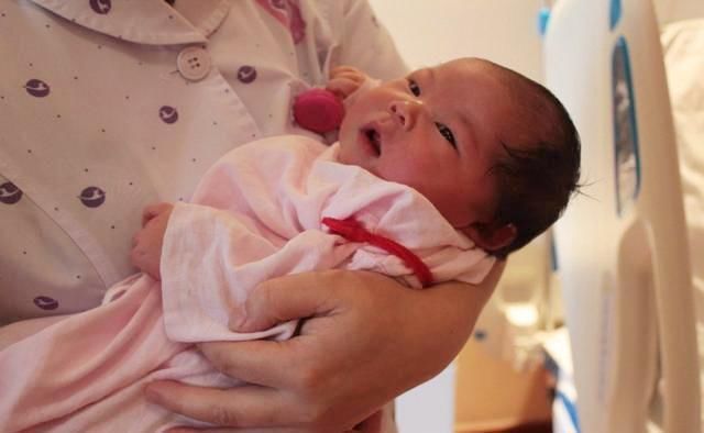 亲子鉴定|6岁女儿太漂亮,爸爸起疑带去亲子鉴定,结果出来后全家“乱套”