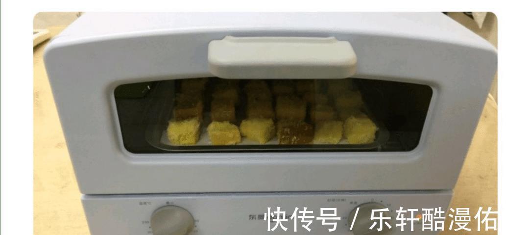 吃腻|吃腻了单纯的吐司,炼乳椰蓉烤方块,带你开启吐司的另一种吃法!