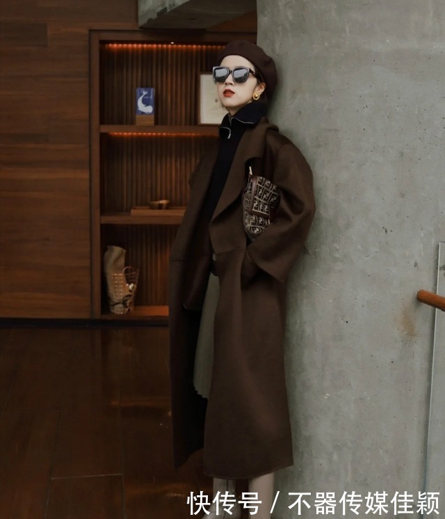 讲真,肩宽背厚的女人,不要这么穿大衣!分分钟显胖十斤(不止)