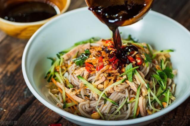 两碗|中伏到了，别忘了吃面条，这样做酸爽开胃不油腻，连吃两碗不嫌多