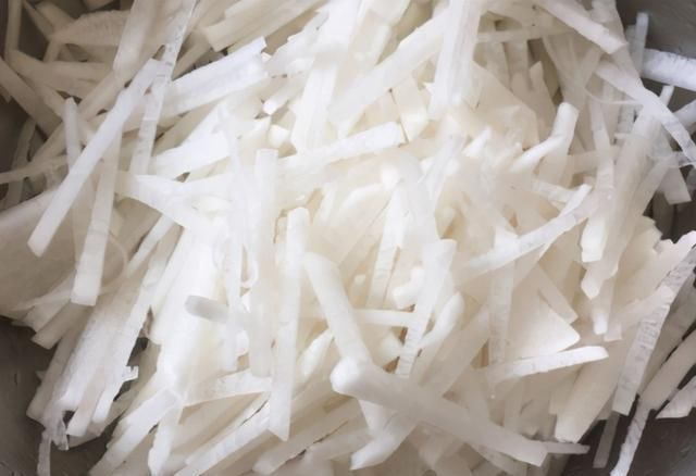 鱼汤|冬天喝萝卜汤,多加这1样食材,汤香浓郁比鱼汤还鲜,老少皆宜