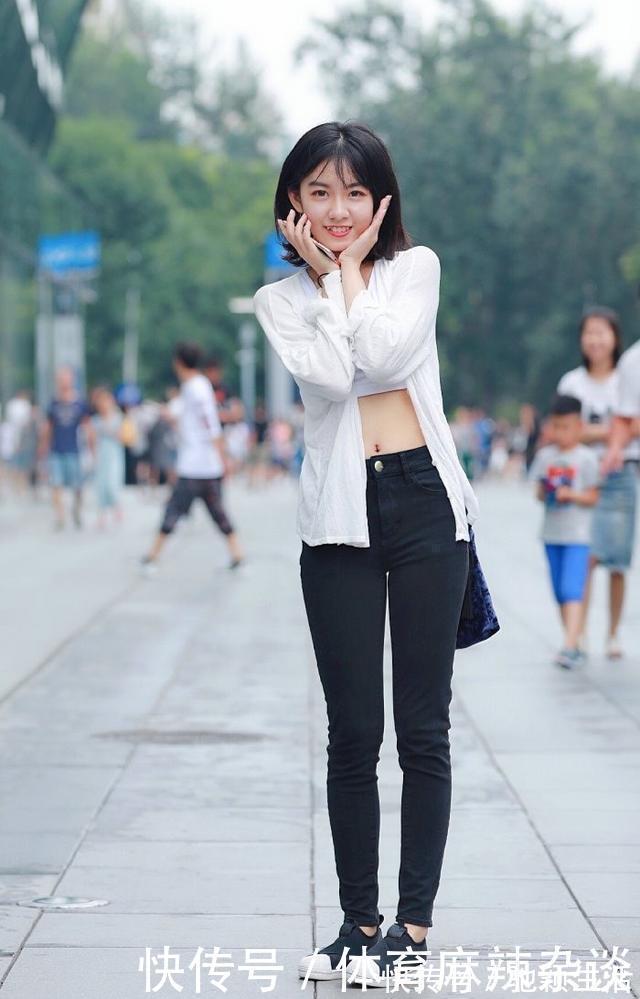 小妹妹|白色和黑色的颜色搭配,妹妹的短发也很纯净可爱