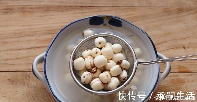 白莲子|80岁奶奶吃了30年莲子,教我正确做法,不煲汤不煮粥,做法很简单!