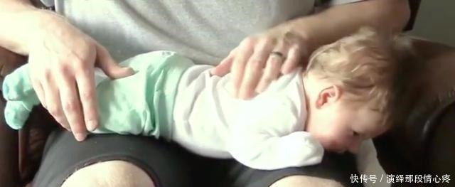 美国儿科学会|每天陪宝宝练这个动作,头型更漂亮,更早学会翻身、走路!