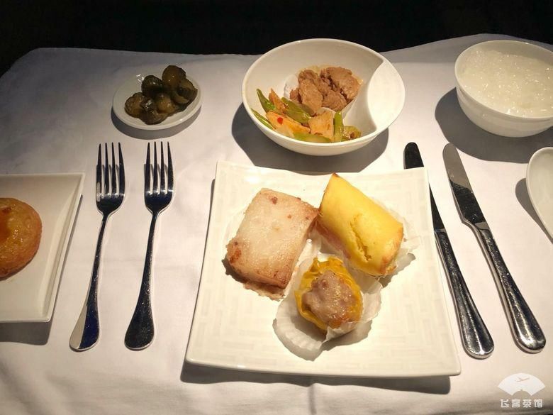 中年|拔草东航豪华头等舱传说中的丘比特大床房,飞行体验究竟如何