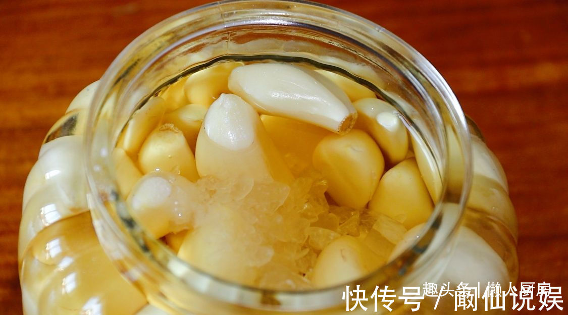 可口|腌腊八蒜,牢记3要3不要,大蒜个个碧绿,汤汁清澈,爽脆可口