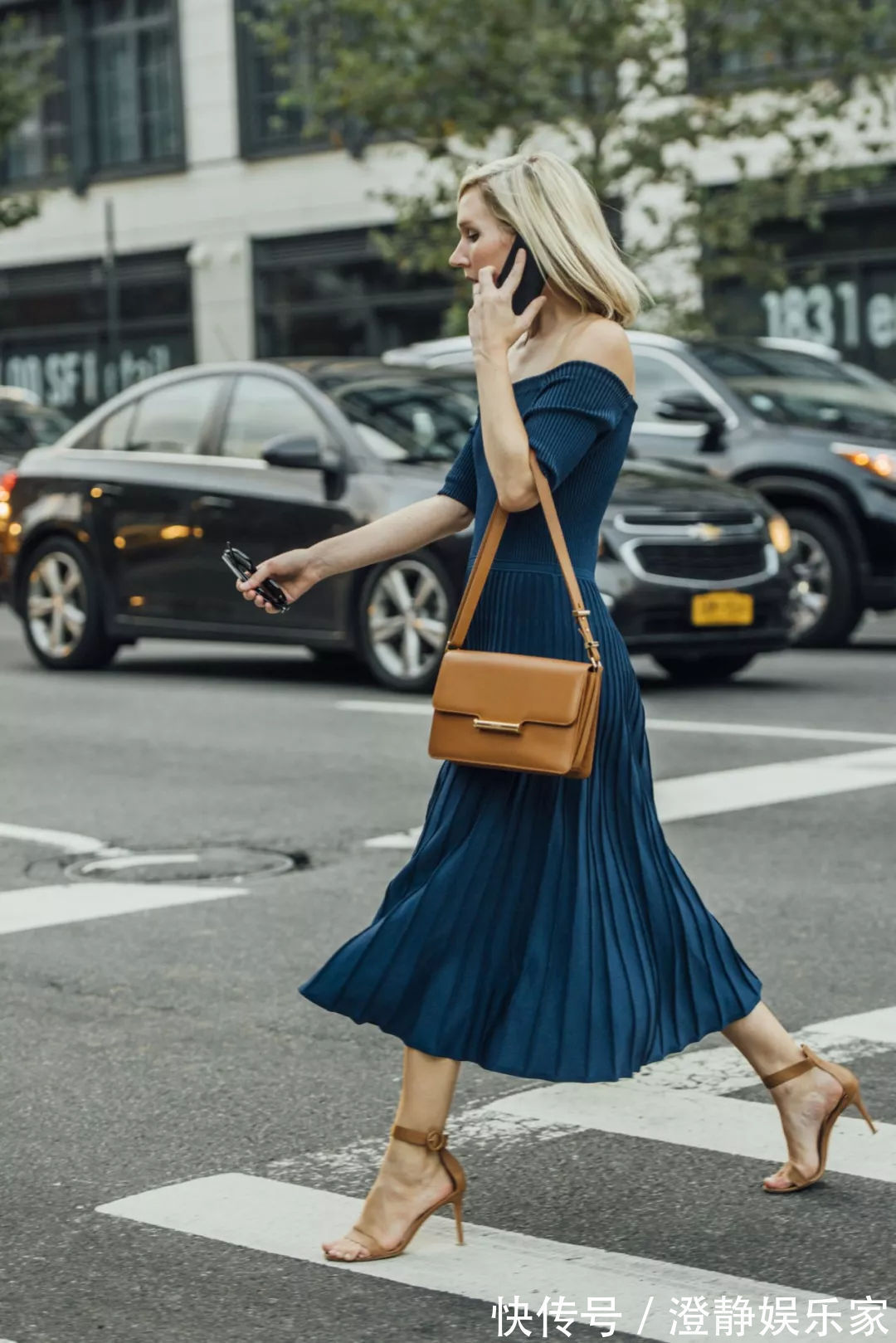 大长腿 今夏小白鞋早就out了!入手这双一字带凉鞋,清凉时髦更有女人味