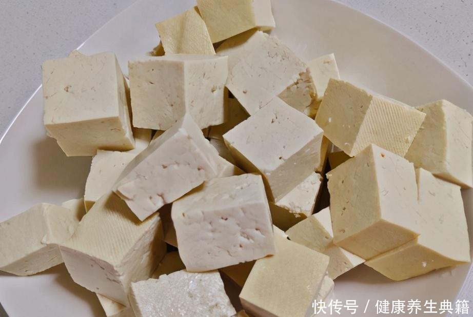 适合|白菜炖豆腐时,学会这1个做法,越炖越香越入味,秋天适合多吃