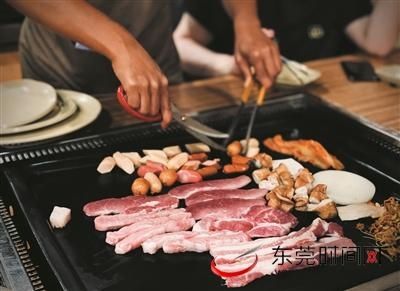 享受|好食光丨脱鞋围坐吃烤肉 享受从坐姿开始