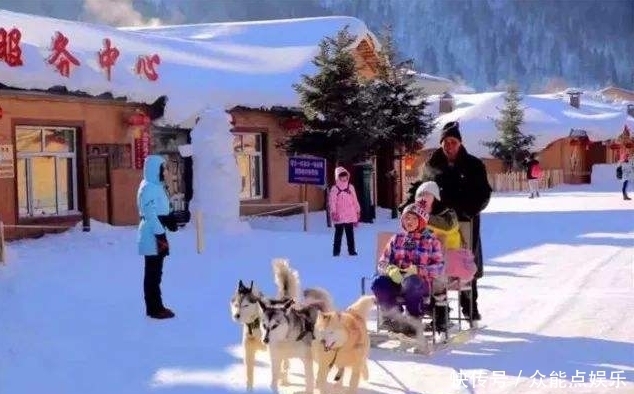 土炕|为何东北人家都是睡一个大炕?一家人睡一个通铺,怎么避免尴尬?