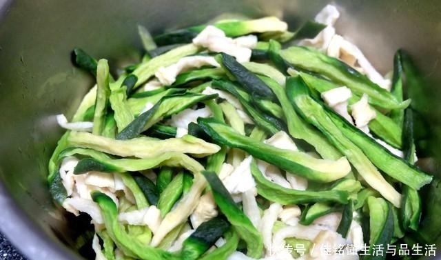 嘎嘣脆|冬天最爱吃的萝卜干,这做法简单省时间,两天就入味,好吃嘎嘣脆