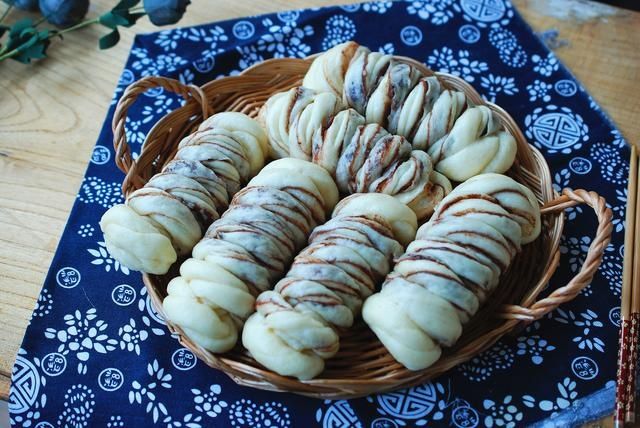 馒头吃腻了,换个做法吧!一卷一蒸层层叠叠,比馒头好吃多了