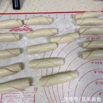 猪油|一上桌就被哄抢，这道手工蛋黄酥的诱惑我跪服