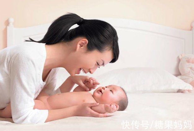 身边人|宝宝“认错”妈妈招手呼唤,发现后捂嘴掩饰尴尬,表情变化有喜感