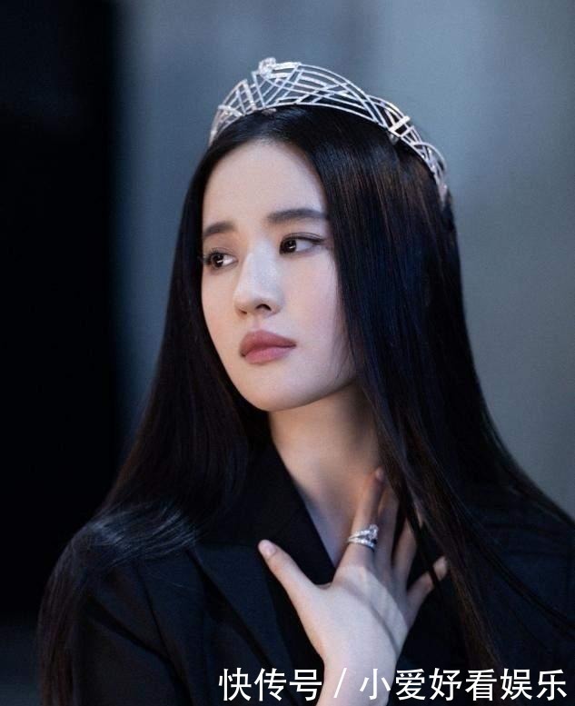 发际线|你适合“披发”还是“扎发”?看这几点就对了,留错显老十岁!