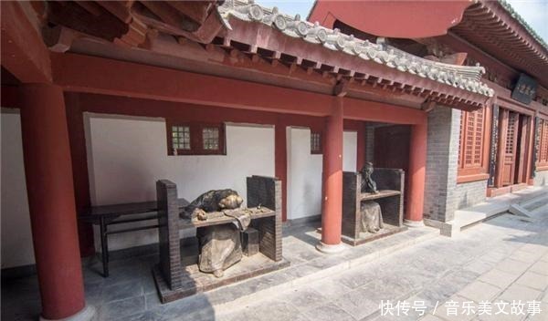 乾隆见考生太丑,便出一上联刁难,对出下联后龙颜大悦,点为探花