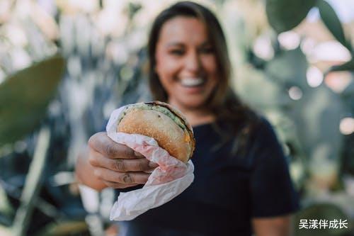 三岔五|别人请你吃饭,请牢记“三个不要”,否则人缘会越来越差