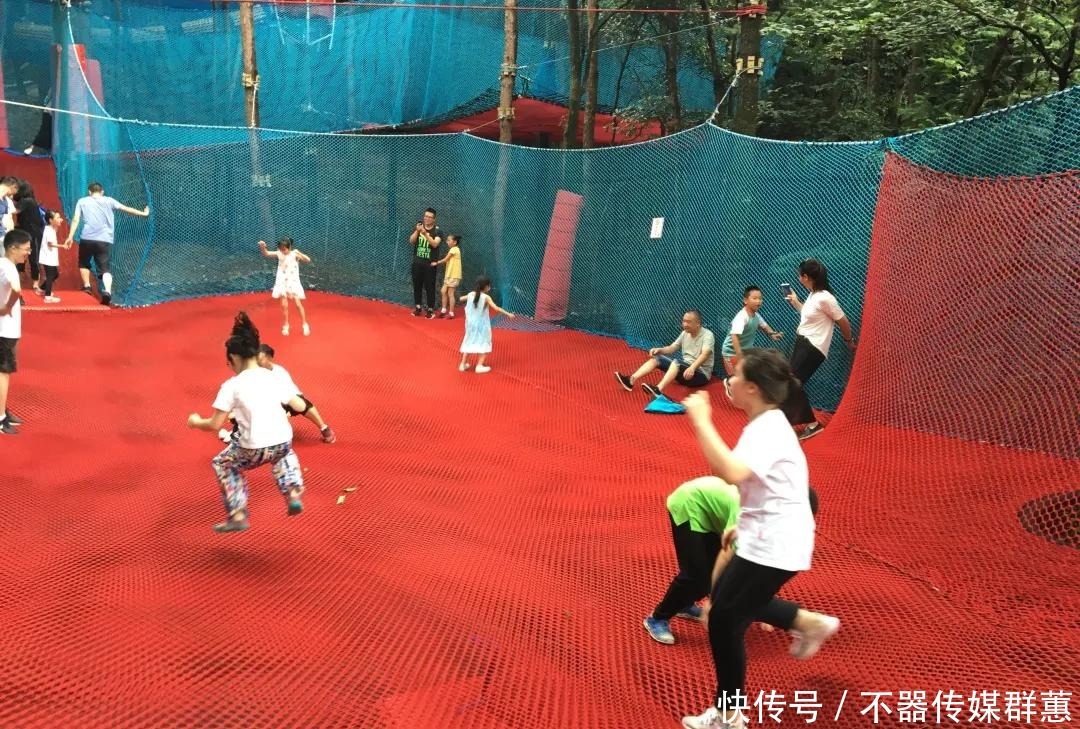 老年|徐凫岩步云谷，这个悬崖边上的房车营地，只需要自驾1小时