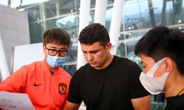 喜讯|艾克森深夜做出决定,中国足球收喜讯,李霄鹏这回可以安心了