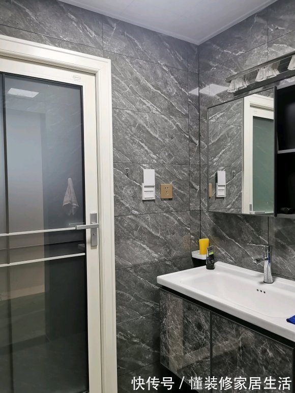 阳台|新房已入住,144平不含家具花了10万,后悔主卧阳台通铺木地板