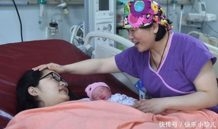 屁屁|新生儿成功娩出后,给产妇看的第一眼是屁屁?护士做法“没毛病”