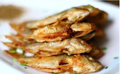  外酥里嫩的干炸小鱼，男人最爱的下酒菜