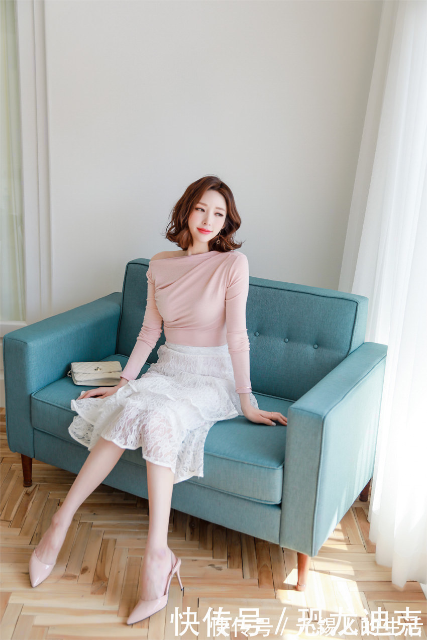 过膝长裙 穿过膝长裙的美女模特,端庄优雅的气质很迷人