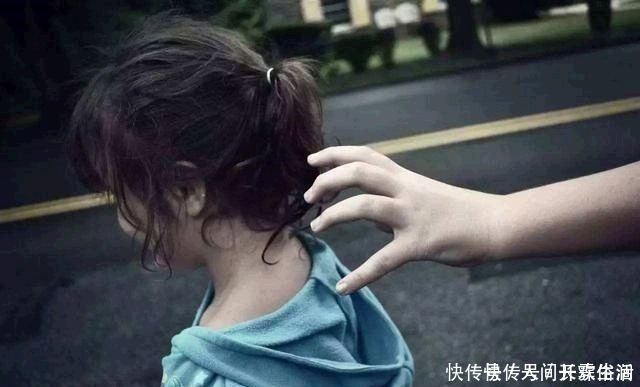 名字|4岁女孩在商场和父母走散，当她说出爸爸名字后，民警笑翻了