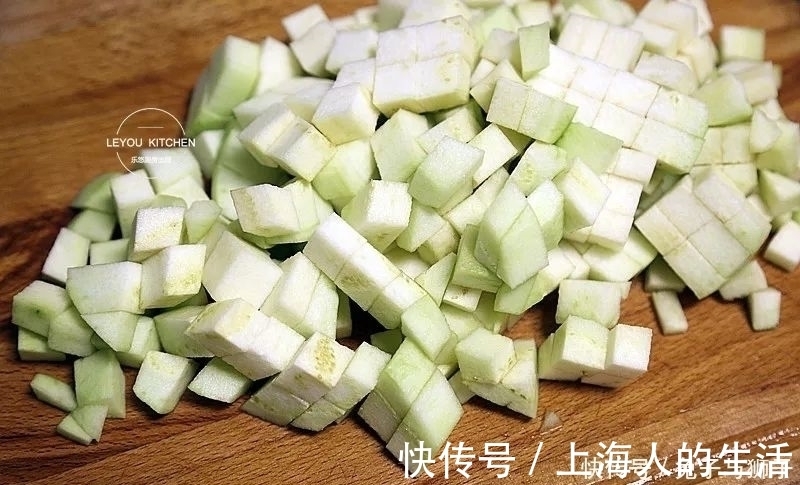 包子|纯素馅大包子,比肉馅的汤汁丰富,吃着更香