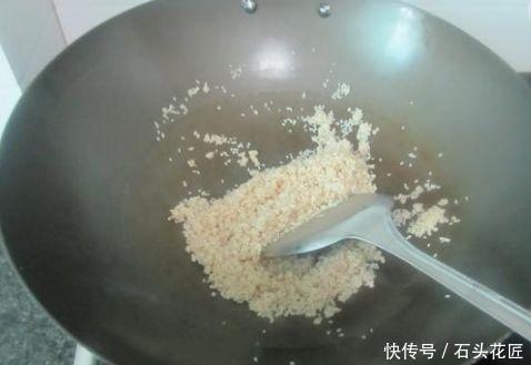 家里“4种东西”变质,埋在花盆里都“好肥料”,根壮、叶子绿